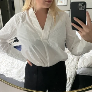 skjortblus från NA-KD - skjortblusen är ca 1 år gammalt och helt oanvänd, stl L