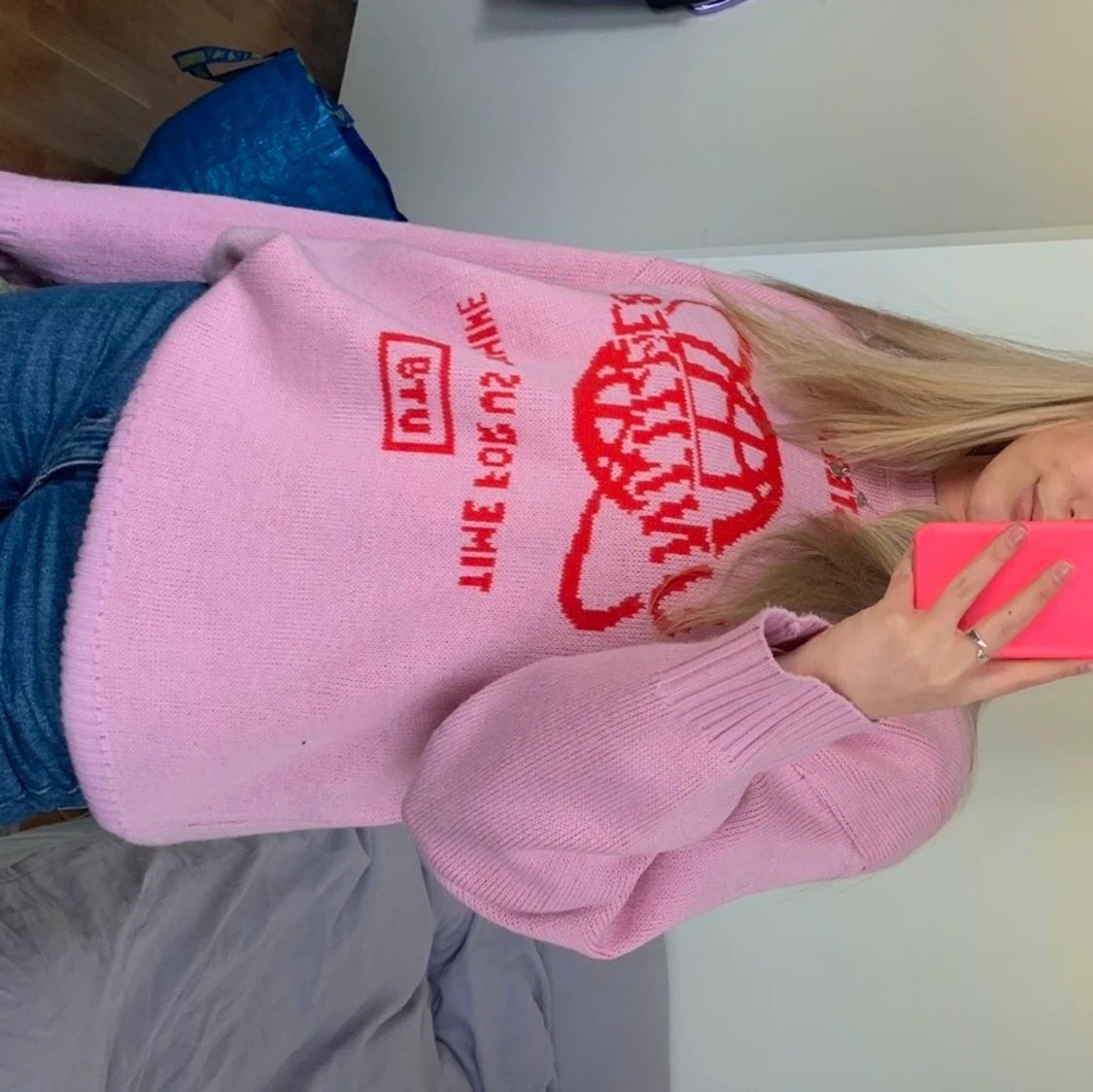 Rosa stickad tröja med röda detaljer - 90