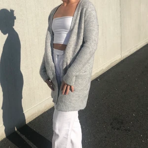 Grå stickad kofta - Mysig grå stickad kofta från vila, storlek xs