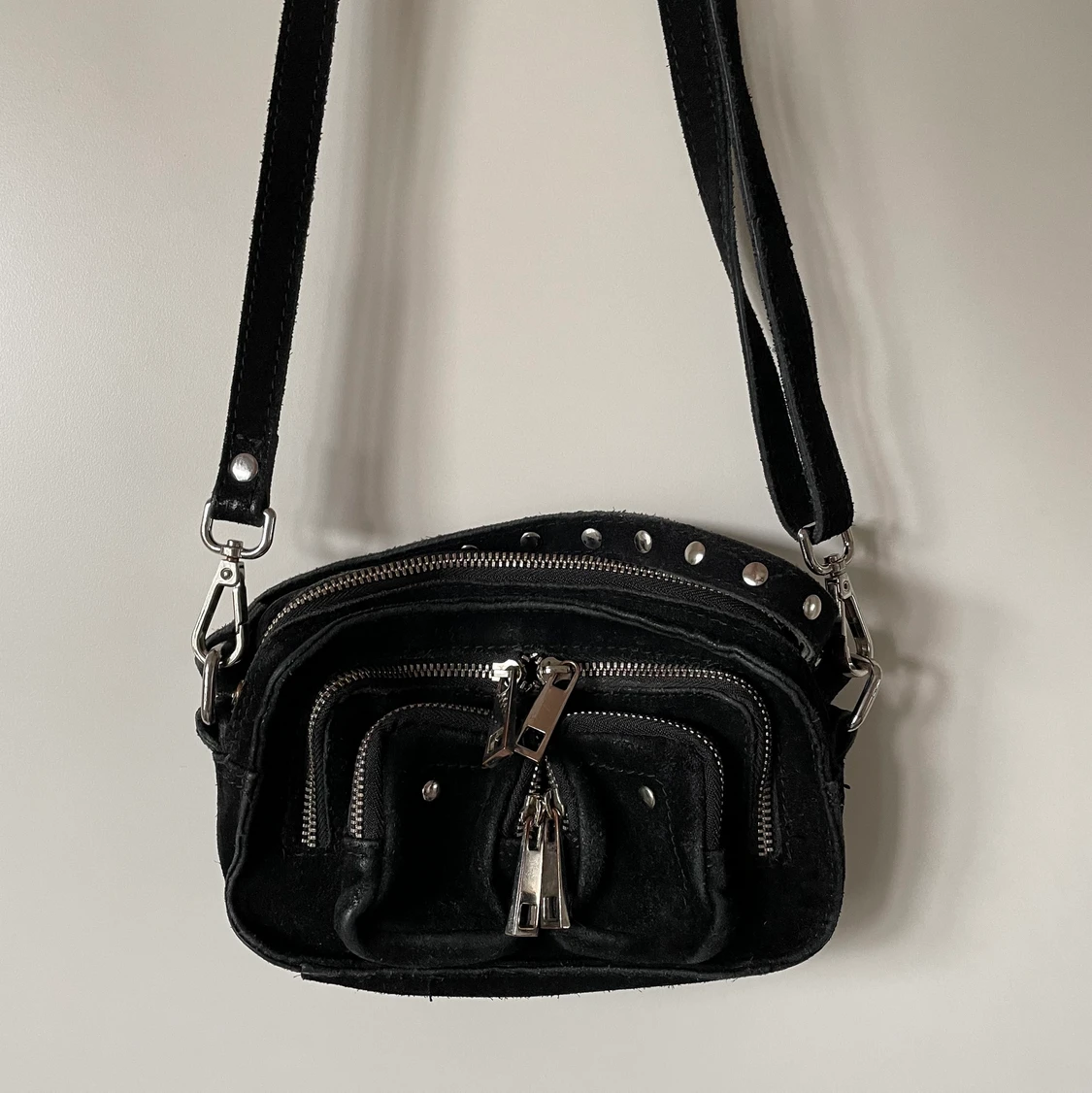 Nunoo Helena mini svart mocka/läder