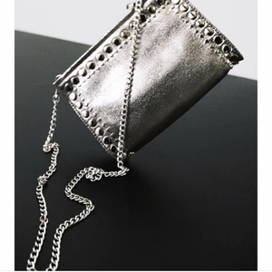 SÖKER - Söker den här väskan från zara, hör av dig om du vill sälja💗