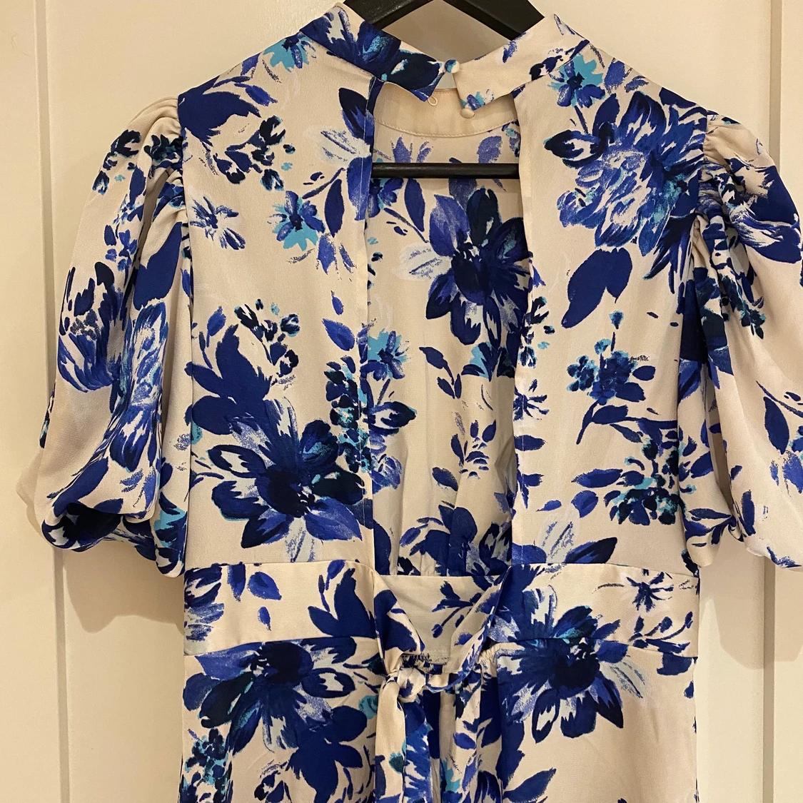 Gullig blommigklänning  - 91