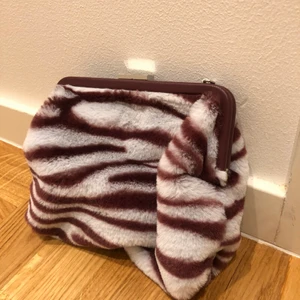 Zara väska  - Säljer min Zara väska som är utsåld!!