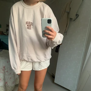 Sweatshirt😋 - Snygg sweatshirt från urban outfitters! 💓