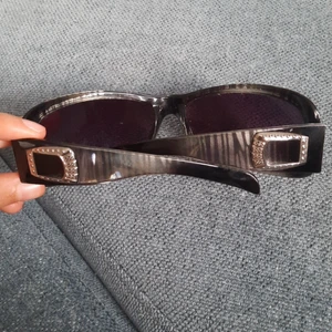 90s glasögon  - Svin coola sol glasögon som är 90s style. Frakt: 48 kr