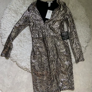 Ny Klänning storlek S - Helt ny fin fest klänning i storlek S från NLY ONE