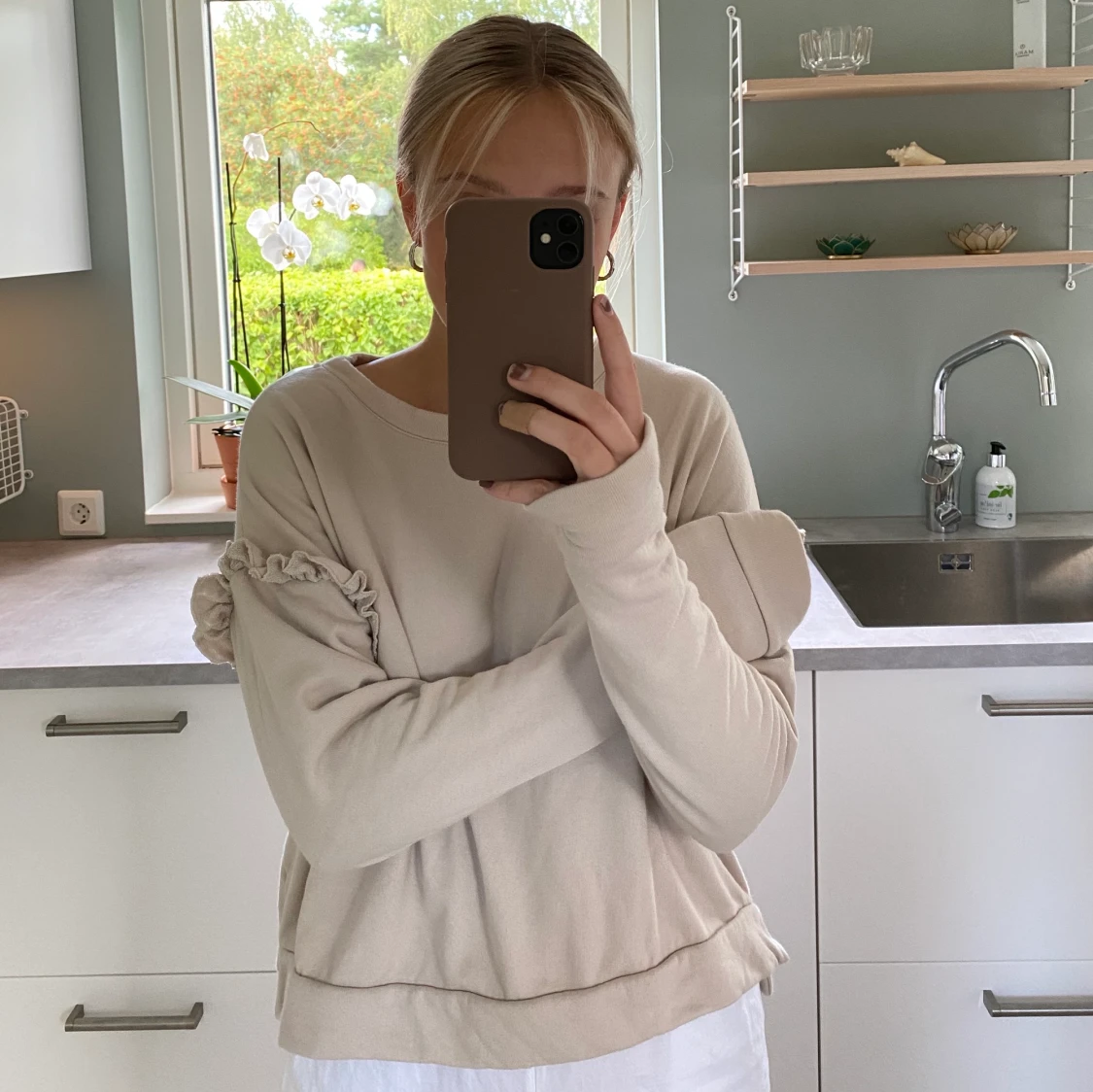 Beige sweatshirt 