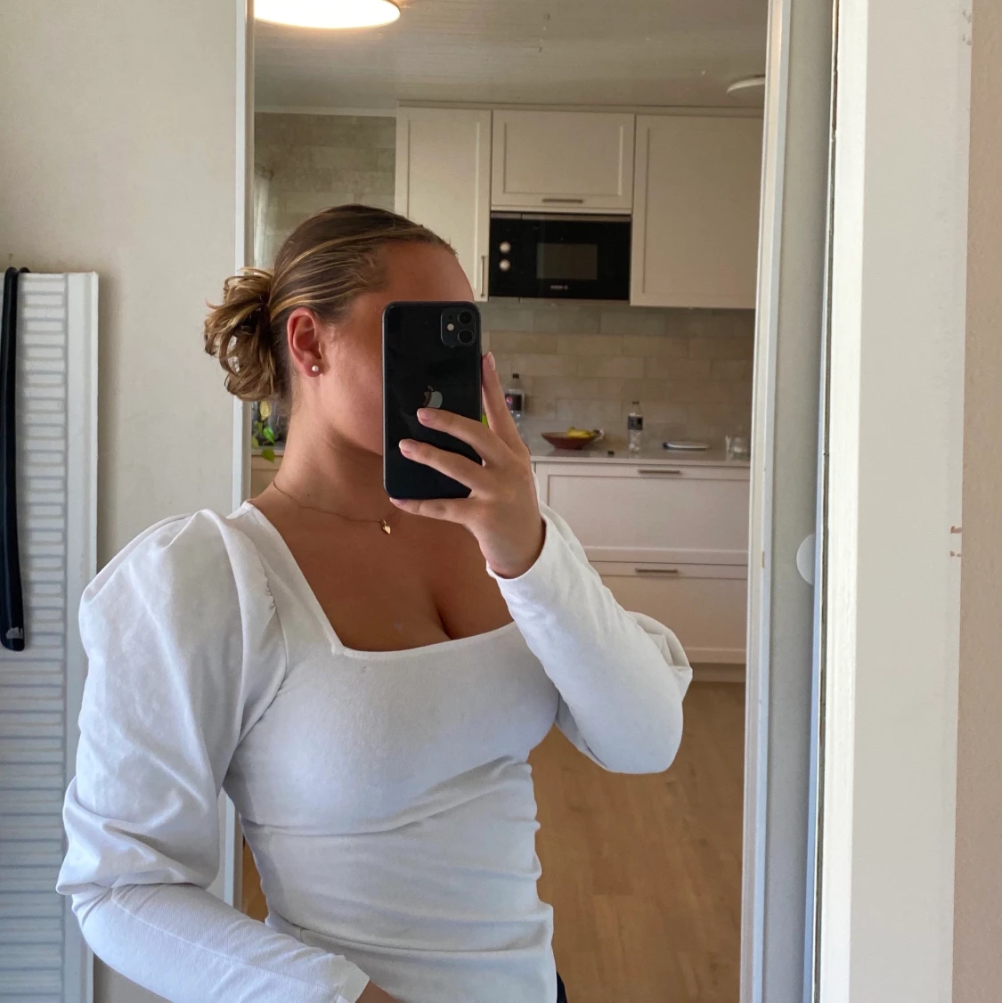 Vit långärmad tröja med puffärmar strl S - 90