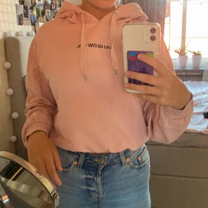 Rosa hoodie med text  - Rosa hoodie med text där de står ”you glow girl”. Super fin dock inget jag vill använda. Knappt använd och är i bra skick.