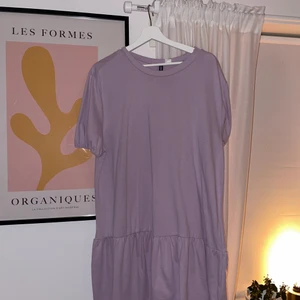 Lila oversized klänning! - Oversized ljuslila klänning!