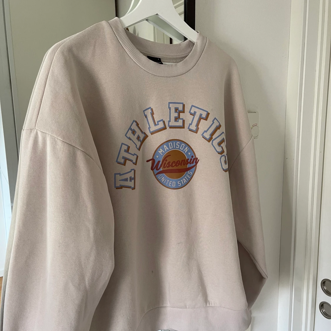 Beige tjocktröja  - 91