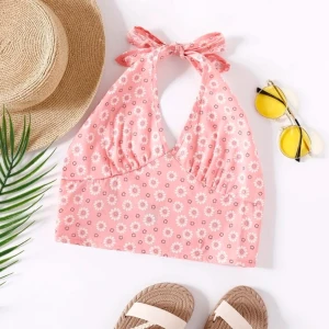 Söt blommig topp strl M - Helt ny och aldrig använd. Klicka i fel storlek då den är alldeles för stor. Jag är vanligtvis en XS. Jätte bra skick och inte genomskinlig. Säljer billigt då sommaren börjar ta sitt slut. Passa på! Säljaren får frakten gratis! 