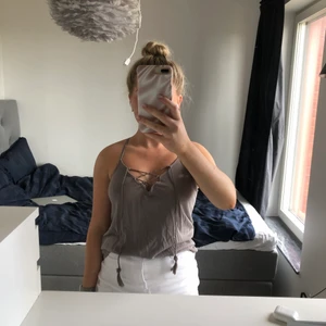 Abercrombie and fitch linne - Gulligt linne från abercrombie and fitch i storlek xs. Passar XS/S. Knappt använt.