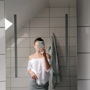 Topp - Använd ca 3 gånger, fin i så sätt men inte min stil! Nytt skick. 