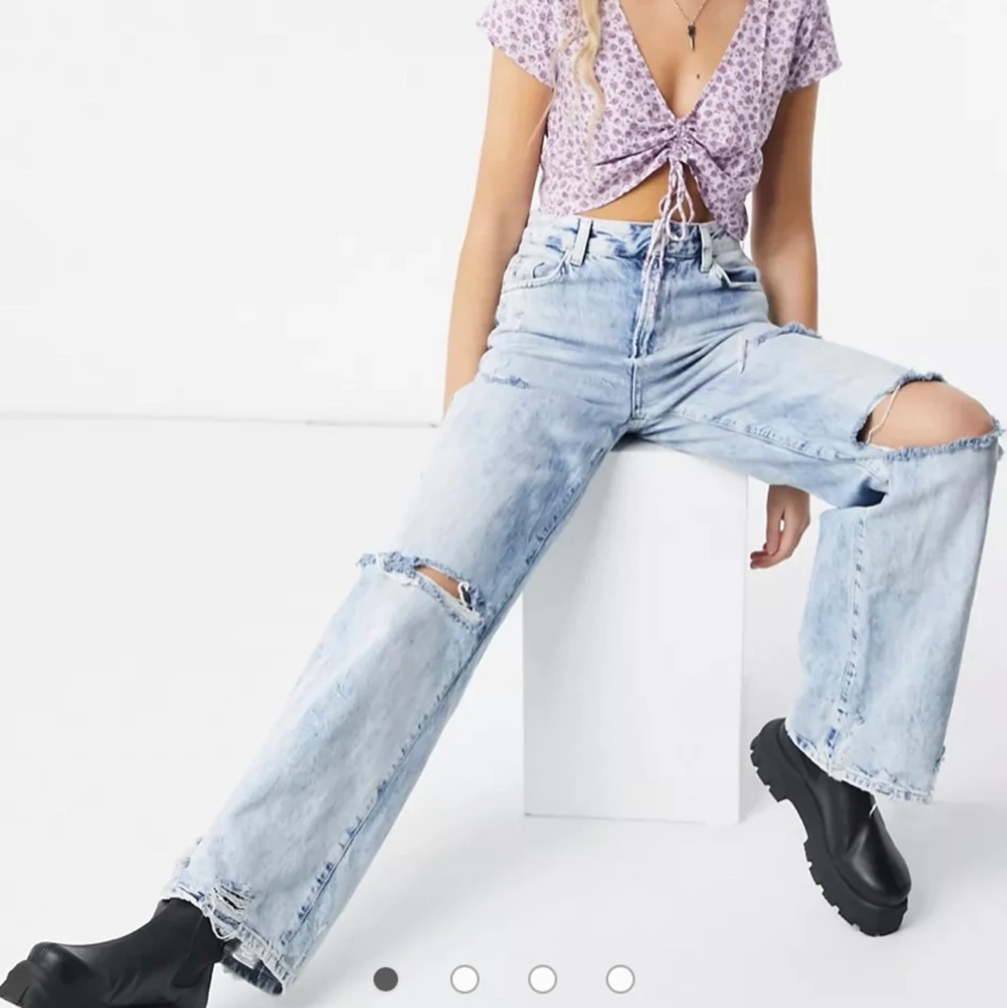 Ripped blue jeans - 90