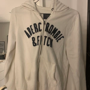 Tröja Abercrombie and fitch - Superfin tröja från Abercrombie and fitch. Knappt använd. Storlek L men passar M. Fraktar endast. Köparen står för frakten 