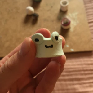 Intresse koll! - Hej jag vill börga göra ringar i lera! Skulle någon vara intresserad av denna? Jag ska göra andra djur också! Och jag ska göra prideföagor också. Kommentera om du är intresserad! 💗👌 just nu är jag inte bra med jag blir bättre och bättre!