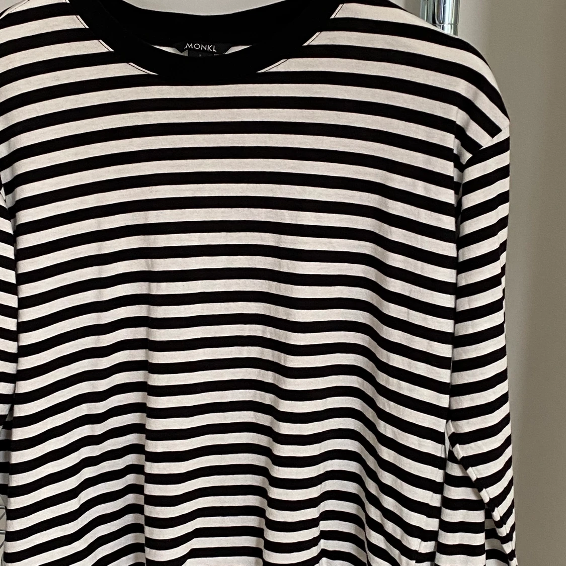 Randig tröja från monki  - 90