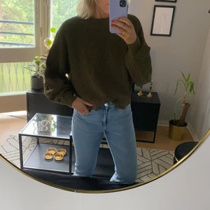 Stickad tröja Khakigrön - Stickad tröja från H&M i färgen khakigrön. Storlek L. Fint skick.