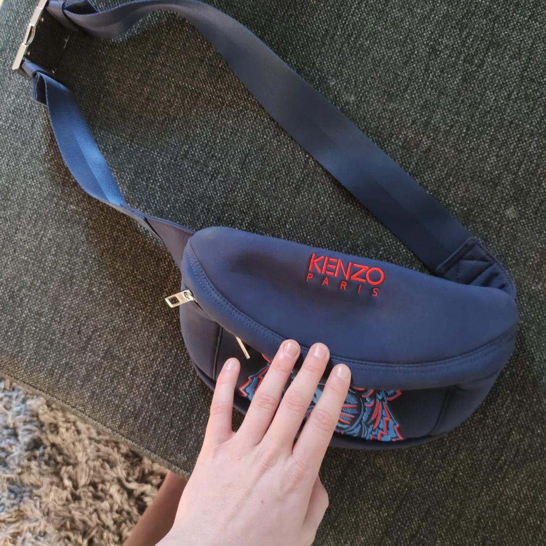 Kenzo midjeväska - 90