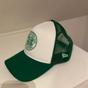Grön trucker keps🥰🥰 - Säljer nu denna trucker keps från jd sports som aldrig kommit till användning, lite ljusare grön i verkligheten!
