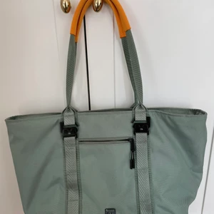 Douchebag  - 25L douchebag. Använd fåtal gånger men märket är löst. Bara man har ork och tid är det inte så svårt och sätta dit lite hårdare.