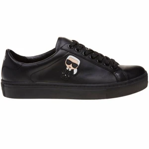 Karl Lagerfeld skor - Säljer dessa supersnygga Karl Lagerfeld skor i svart skinn i bra skick! De är väldigt bekväma och true to size 🌱💚 nypris 1700 😊