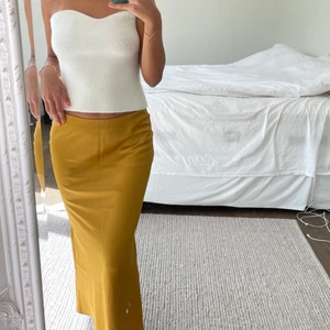 Kjol🤍 - Sjukt vacker kjol, älskar älskar denna!! Säljer för jag tyvärr inte fått användning för den längre. 3 för 2 på allt!!!🤍🤍🌼