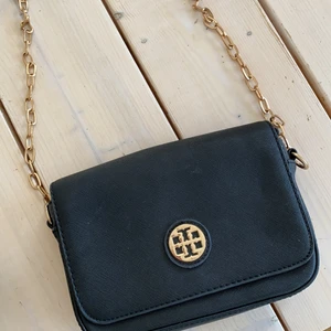 Väska - Knappt använd, vet inte vart den är ifrån 