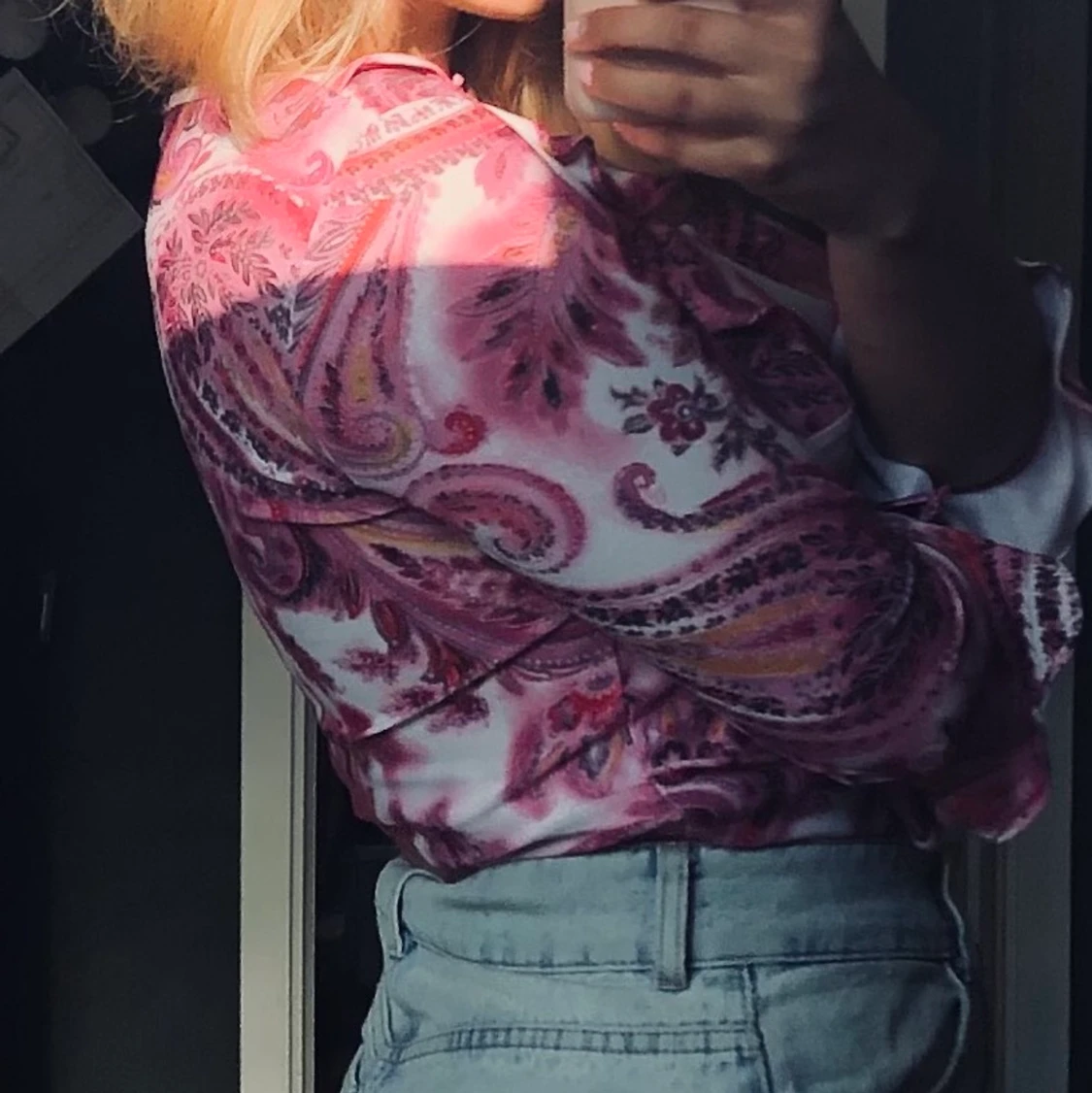 Rosa tröja med volanger  - 90