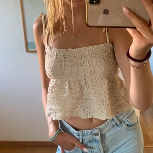 Zara linne - Kanske säljer mitt linne som jag använder hela tiden. Den har inga slitningar eller något💓 det är slutsålt överallt❤️töjbart så passar xs-m! SÄLJER ENDAST OM JAG FÅR BRA BUD