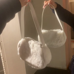 Väska - Gullig fluffig väska, aldrig använd