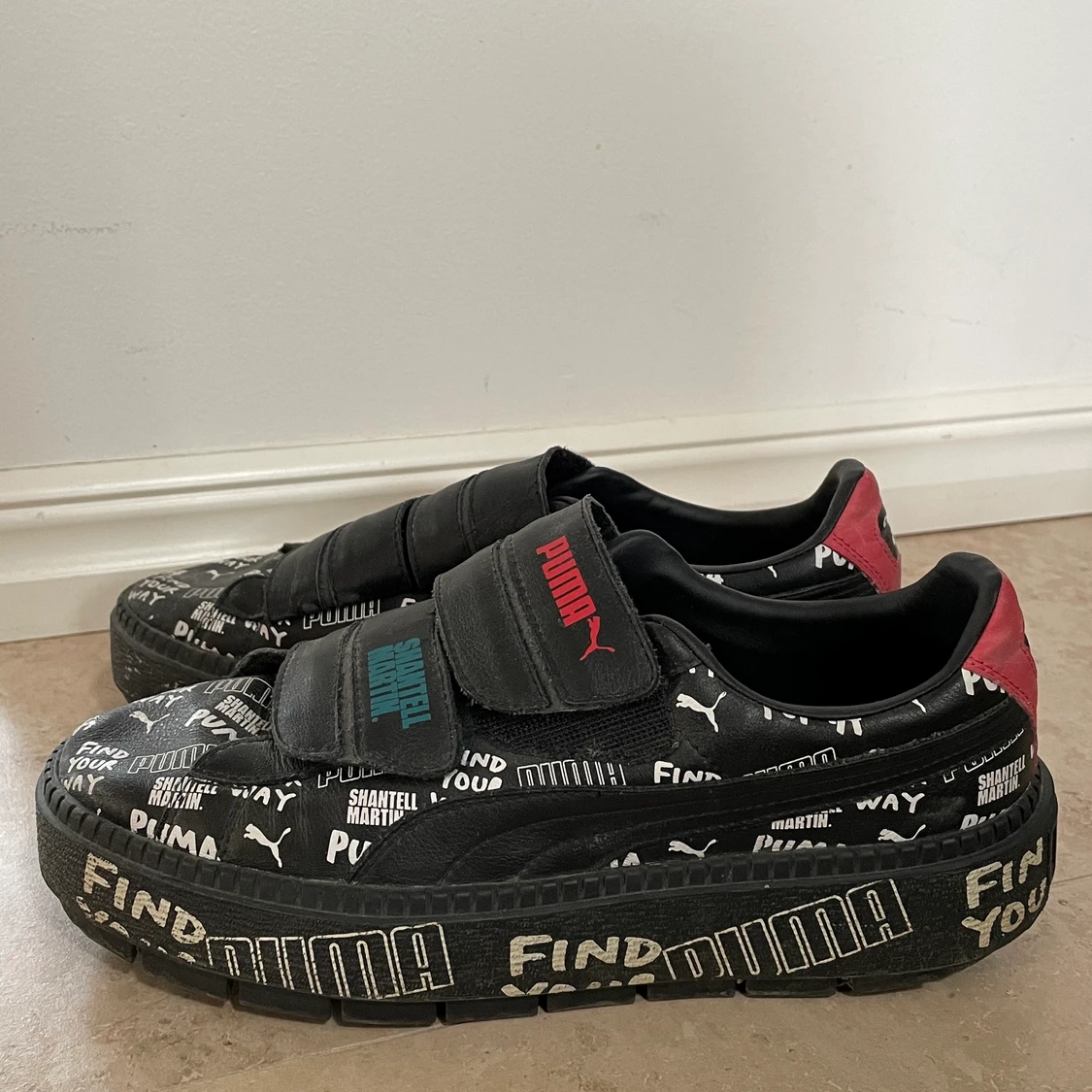 Puma-sneakers (Shantell Martin)