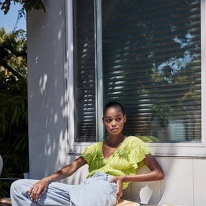 Grön ny plisserad top från zara  - Sjukt fin helt ny topp med prislapp kvar. Så fin grön trendig färg. Nypris:229kr😊