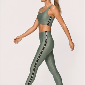 Stronger träning sett  - Säljer Stronger träning sett , storlek S .