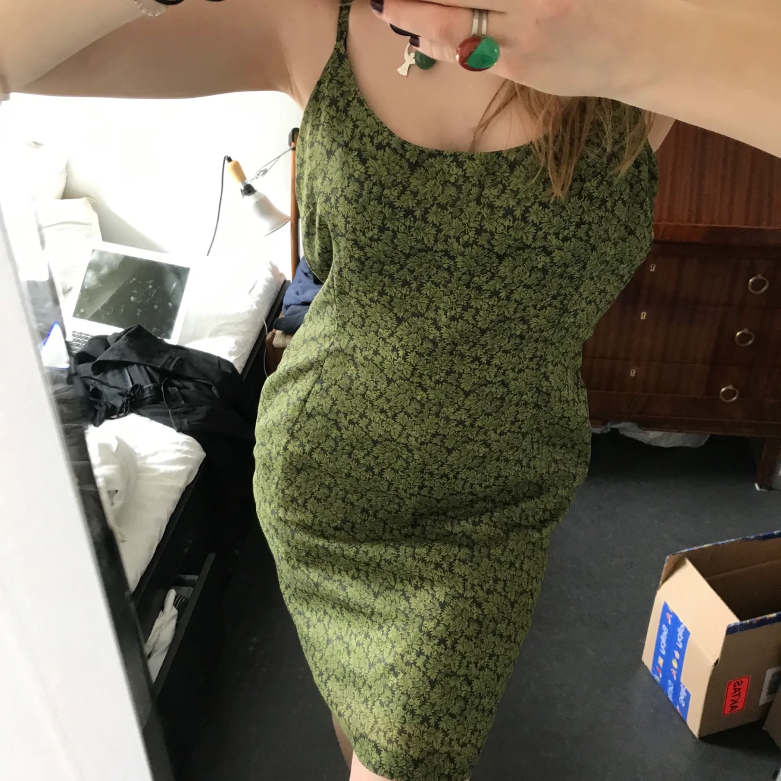 Grönblommig klänning.  - 91