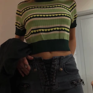 Grön fin sommar tröja  - Lånad bild!💕 En jätte fin tröja som jag köpte här på plick men kommer inte komma till användning.