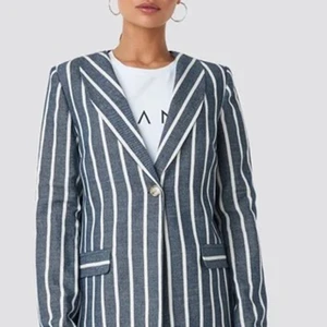 Kavaj från NAKD - Oanvänd kavaj från NAKD, strl 34. 150 kr eller bud