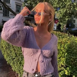 Kofta - Funderar på att sälja denna superfina koftan vid bra bud!! Den är från Lindex i storlek xs men skulle säga att den är en s💗 så fin nu till sommaren🥰 !!Buda bara om du kommer att köpa och inte ghosta eller köp direkt för 350!!