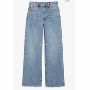 Yoko Jeans Blue - Säljer mina Yoko jeans från monki i färgen mid blue, storlek 25. Använda en del men fortfarande mycket gott skick! 100kr+frakt