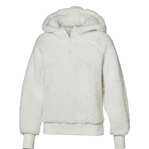 Vit teddy - En vit teddy från etirel! Storlek L. Den är jättefin och jättemysig, det enda är att den saknar knäppe till dragkedjan! Se sista bild! Säljer för 40kr 