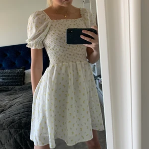 Klänning från nakd - Blommig sommarklänning från nakd, endast använd ett fåtal gånger! 150+frakt