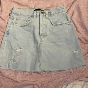 Ljus jeanskjol - Den här fina jeanskjolen är bra, jag har inte använt den gång. Jag säljer den för att den är för stor.