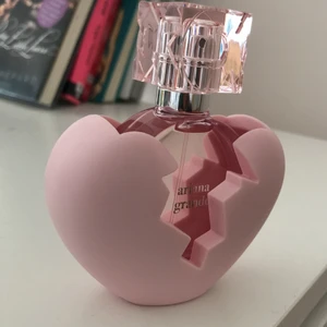 Ariana Grande parfym säljes🤍 - Säljer en oöppnad Ariana Grande parfym, heter ”Thank u next”. 