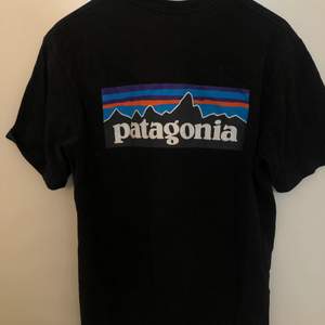 Svart patagonia t-shirt, bra skick🖤🖤🖤 (köpt på plick) köparen står för frakten 