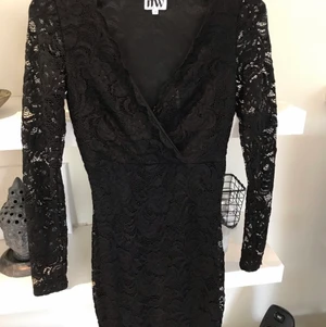 Svart spetsklänning  - Svart spetsklänning från bubbleroom. Använd vid ett tillfälle. Köpare står för frakten 