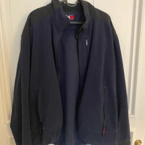Tommy hilfiger fleece - Köpt i USA, storlek xl, men sitter som M/L. Vintage Tommy hilfiger. 