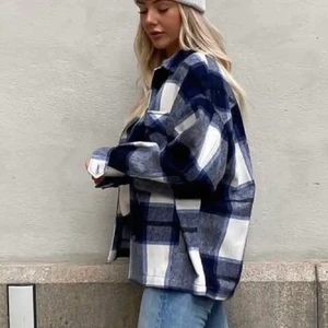 Zara / skjorta/ jacka  - Populär jacka/skjortjacka  ifrån Zara, storlek M. Köpebrev står för frakten!