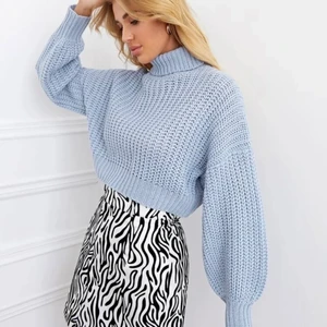 Stickad tröja  - Stickad tröja från SHEIN, köpte för 169 kr, fin tröja och ganska kort i magen. Säljer för jag fått väldigt lite användning av den.