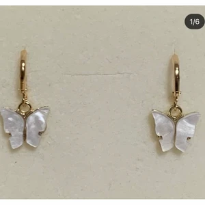 Fjärils örhängen - Super fina fjärils örhängen🦋 39kr+frakt Finns i olika färger! Skriv i dm om intresse eller frågor💕